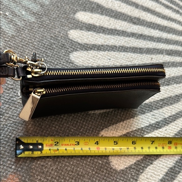 COACH SAFFIANO WRISTLET - Picture 2 of 9